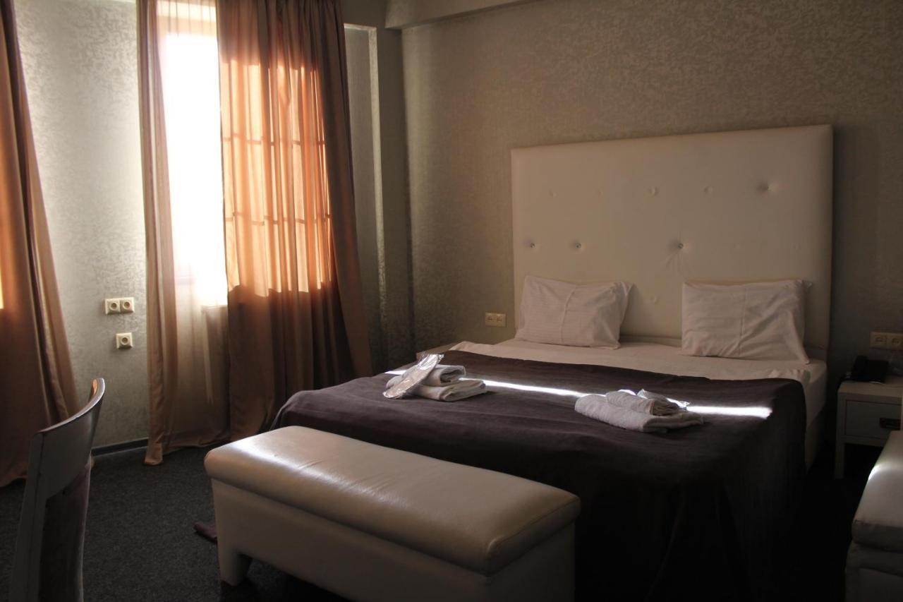 טביליסי Hotel Plaza מראה חיצוני תמונה