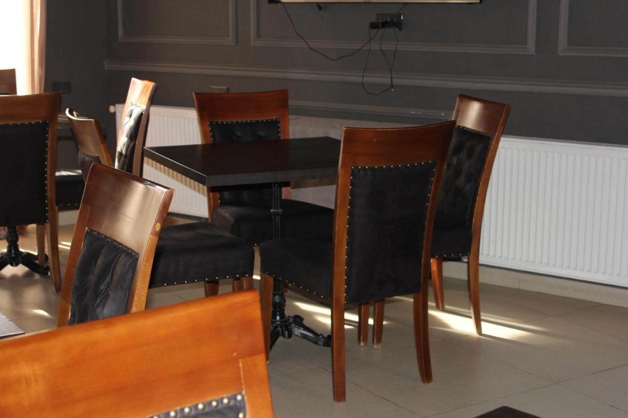 טביליסי Hotel Plaza מראה חיצוני תמונה