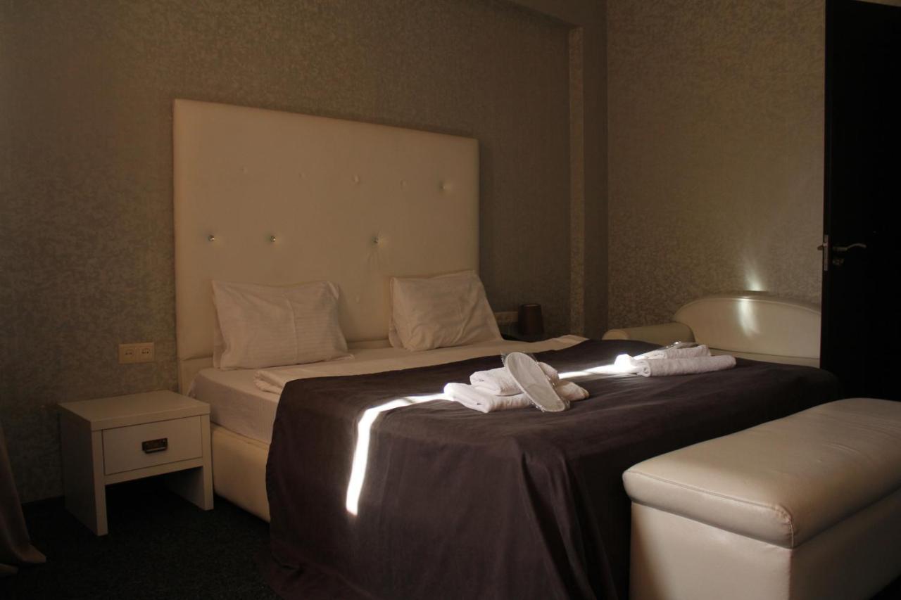 טביליסי Hotel Plaza מראה חיצוני תמונה